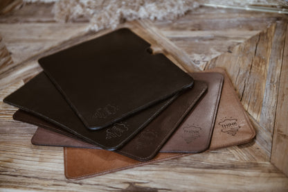 Skórzane etui na MacBook 13" Pro/Air - jasny brąz