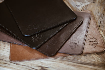 Skórzane etui na MacBook 13" Pro/Air - jasny brąz
